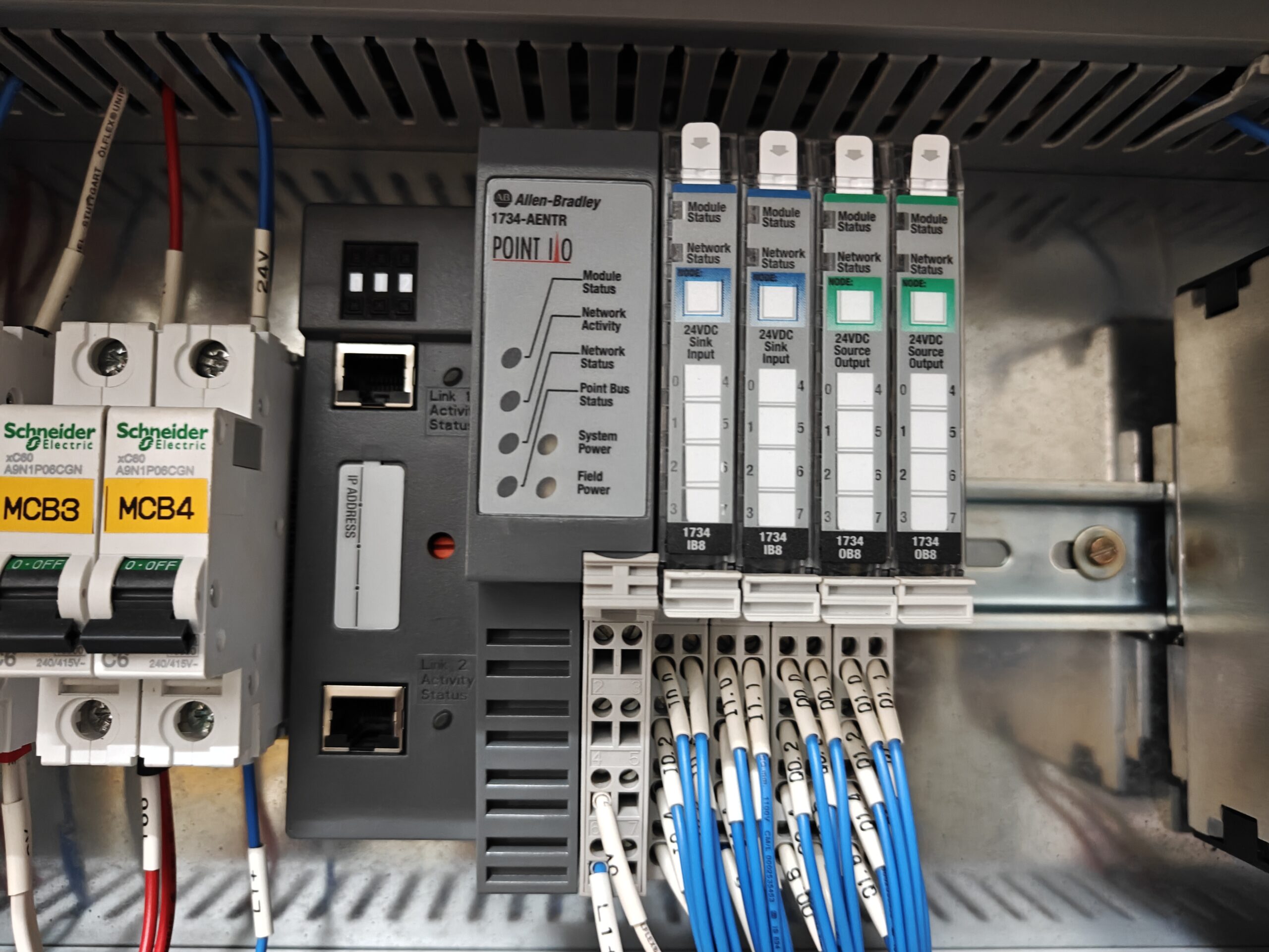 Siemens ET200 vs Allen-Bradley POINT I/O: A Complete 2025 Comparison Guide